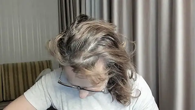 lauraoven online show from 01.18.25