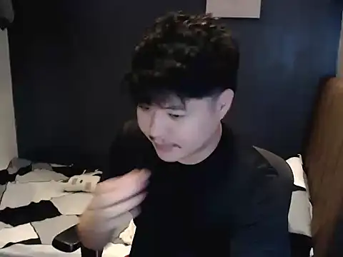 Snapshot of ASIANken911 chatting on 11.20.25 ASIANken911 online show from 11.20.25