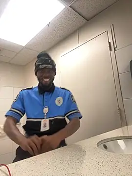 Snapshot of danieldonte chatting on 11.15.25 danieldonte online show from 11.15.25