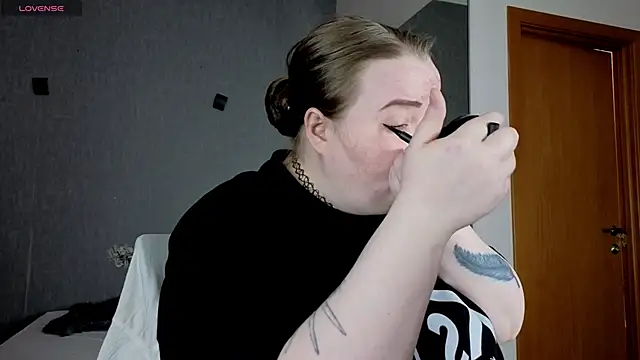 EMMA  CONNOR online show from 09.28.25