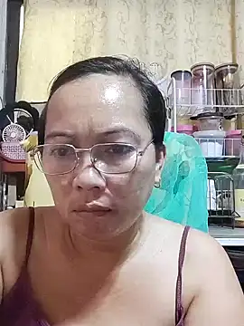 Snapshot of asianwet4u chatting on 03.04.25 asianwet4u online show from 03.04.25