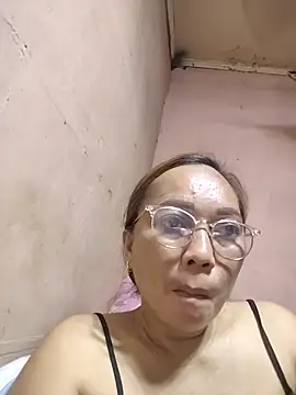 Snapshot of asianwet4u chatting on 11.04.25 asianwet4u online show from 11.04.25