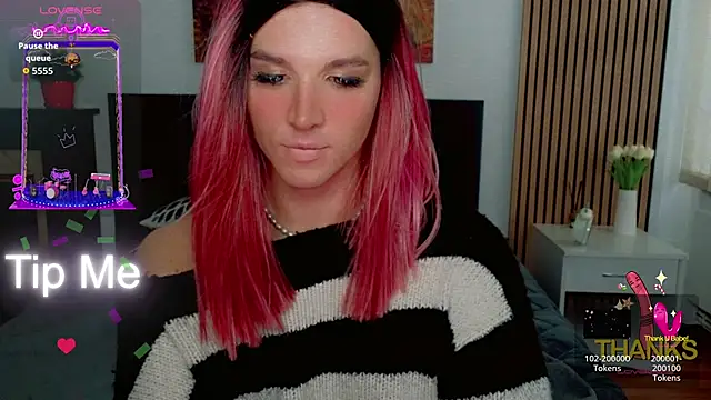 Snapshot of HelenSpellman chatting on 06.22.26 HelenSpellman online show from 06.22.26