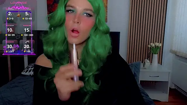 Snapshot of HelenSpellman chatting on 07.12.26 HelenSpellman online show from 07.12.26