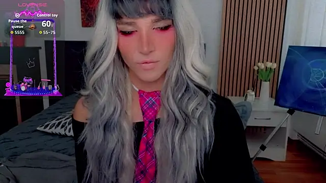 Snapshot of HelenSpellman chatting on 07.19.26 HelenSpellman online show from 07.19.26