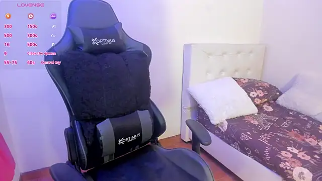 esmeralda milf online show from 11.21.25