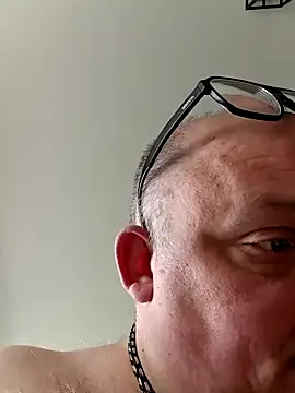 Snapshot of Bibear197511 chatting on 10.14.25 Bibear197511 online show from 10.14.25