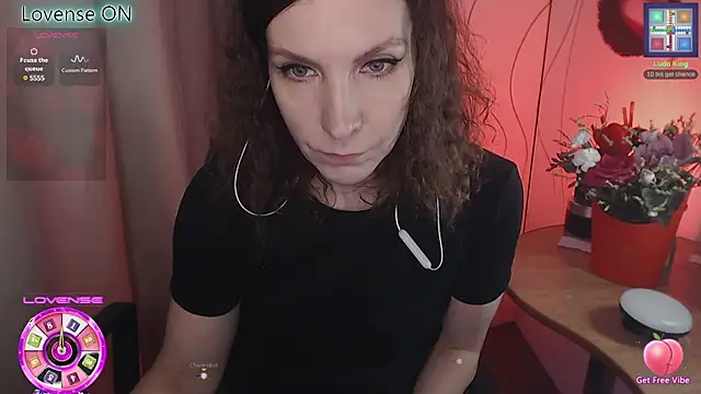 Snapshot of JohansonKatie chatting on 02.17.25 JohansonKatie online show from 02.17.25