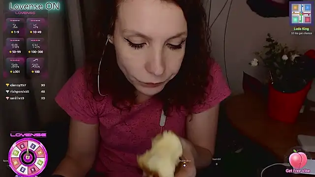 Snapshot of JohansonKatie chatting on 02.25.25 JohansonKatie online show from 02.25.25