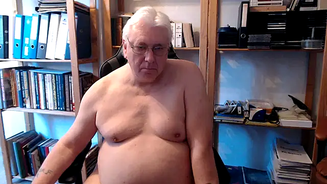 Snapshot of SchwanzhureXXL chatting on 04.01.26 SchwanzhureXXL online show from 04.01.26
