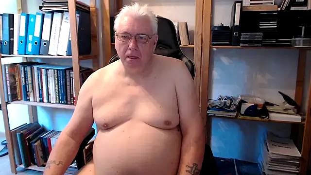 Snapshot of SchwanzhureXXL chatting on 05.02.26 SchwanzhureXXL online show from 05.02.26