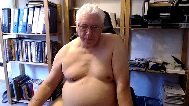 Snapshot of SchwanzhureXXL chatting on 05.30.26 SchwanzhureXXL online show from 05.30.26