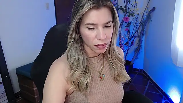 ms sofia x online show from 10.20.25