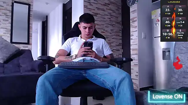 Snapshot of Lobito_xxxl chatting on 11.19.25 Lobito xxxl online show from 11.19.25