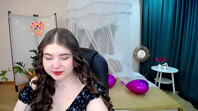 Snapshot of NicoleFoxery chatting on 02.21.25 NicoleFoxery online show from 02.21.25