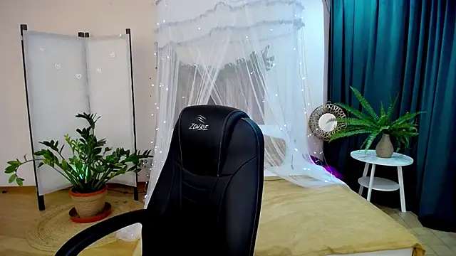 Snapshot of NicoleFoxery chatting on 03.06.25 NicoleFoxery online show from 03.06.25