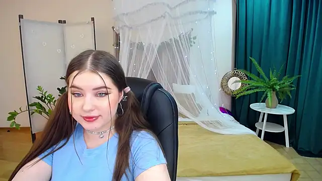 Snapshot of NicoleFoxery chatting on 03.19.25 NicoleFoxery online show from 03.19.25