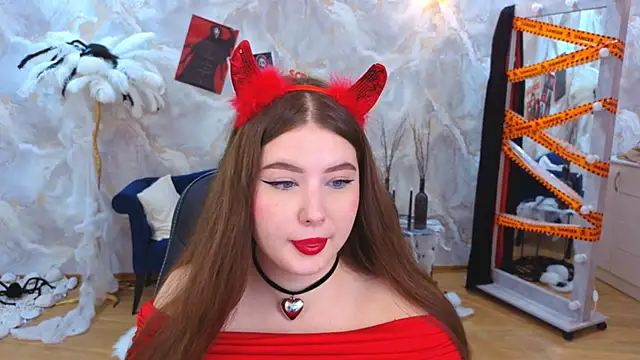 Snapshot of NicoleFoxery chatting on 10.28.25 NicoleFoxery online show from 10.28.25