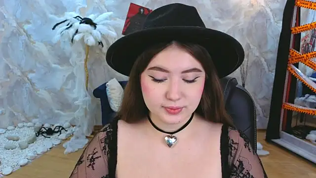 Snapshot of NicoleFoxery chatting on 10.30.25 NicoleFoxery online show from 10.30.25