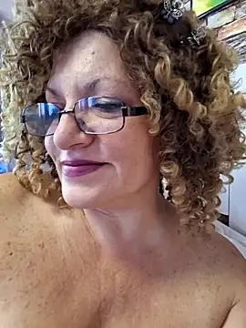 Snapshot of Hot_Azaleea chatting on 10.19.25 Hot Azaleea online show from 10.19.25