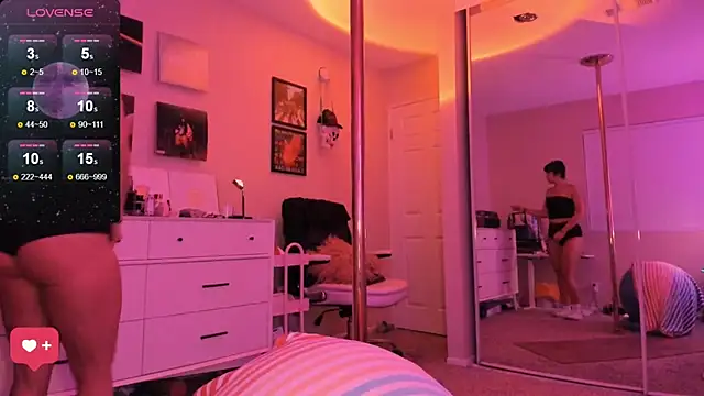 Evie-Luna online show from 09.12.25