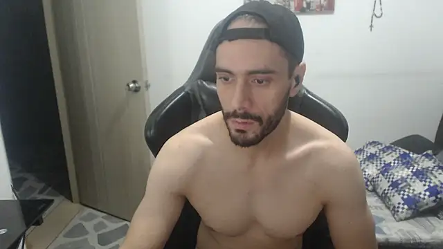 Snapshot of samuelgarcia_ chatting on 10.24.25 samuelgarcia online show from 10.24.25