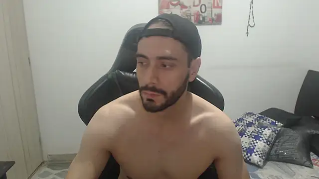 Snapshot of samuelgarcia_ chatting on 10.27.25 samuelgarcia online show from 10.27.25