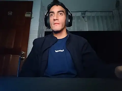 Snapshot of TommyMomentum chatting on 03.20.26 TommyMomentum online show from 03.20.26