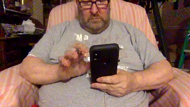 Snapshot of Drwhocares chatting on 04.17.26 Drwhocares online show from 04.17.26