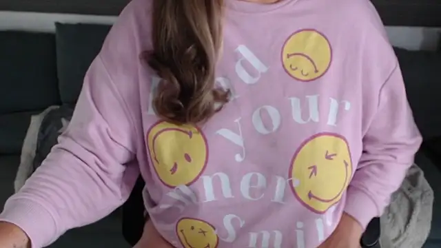 Snapshot of KimMitchelli chatting on 09.21.25 KimMitchelli online show from 09.21.25