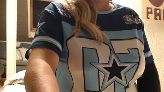 Snapshot of KimMitchelli chatting on 11.03.25 KimMitchelli online show from 11.03.25