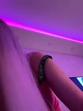 Snapshot of mollyxxx chatting on 12.06.24 mollyxxx online show from 12.06.24