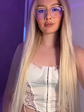 Snapshot of mollyxxx chatting on 01.05.25 mollyxxx online show from 01.05.25