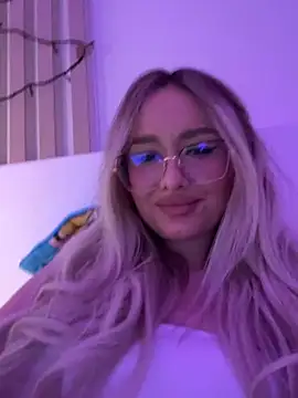 Snapshot of mollyxxx chatting on 01.07.25 mollyxxx online show from 01.07.25