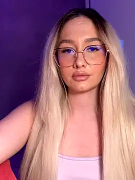 Snapshot of mollyxxx chatting on 11.09.25 mollyxxx online show from 11.09.25