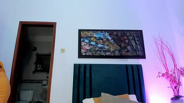 Snapshot of JupiteFox chatting on 01.13.25 JupiteFox online show from 01.13.25