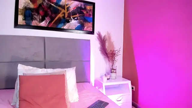 Snapshot of JupiteFox chatting on 02.04.25 JupiteFox online show from 02.04.25