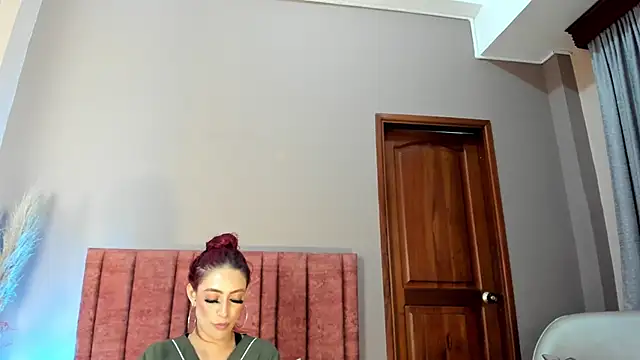 Snapshot of JupiteFox chatting on 10.30.25 JupiteFox online show from 10.30.25