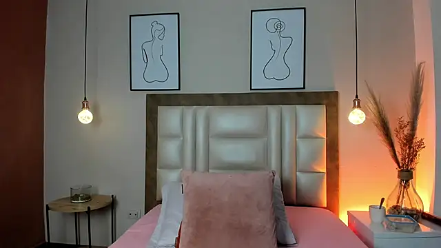 Snapshot of JupiteFox chatting on 12.05.25 JupiteFox online show from 12.05.25