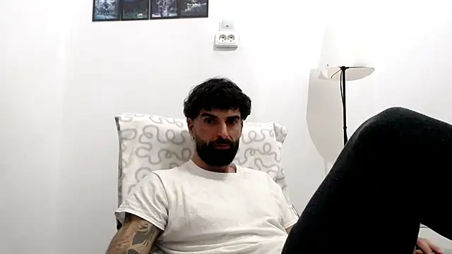 Snapshot of Verycutex chatting on 02.26.26 Verycutex online show from 02.26.26