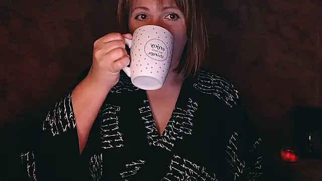 Snapshot of _letty_ chatting on 06.18.26 letty online show from 06.18.26