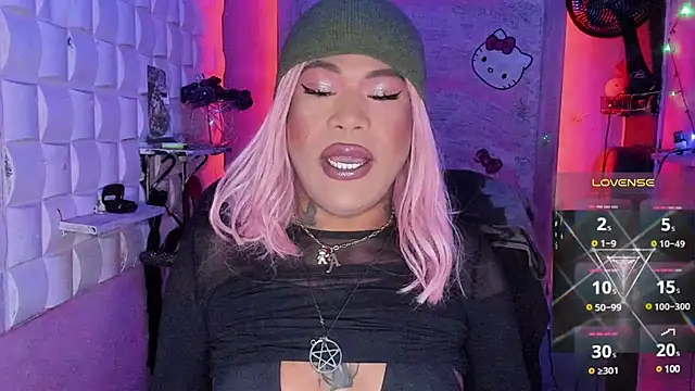 Snapshot of tsviolett chatting on 03.05.25 tsviolett online show from 03.05.25