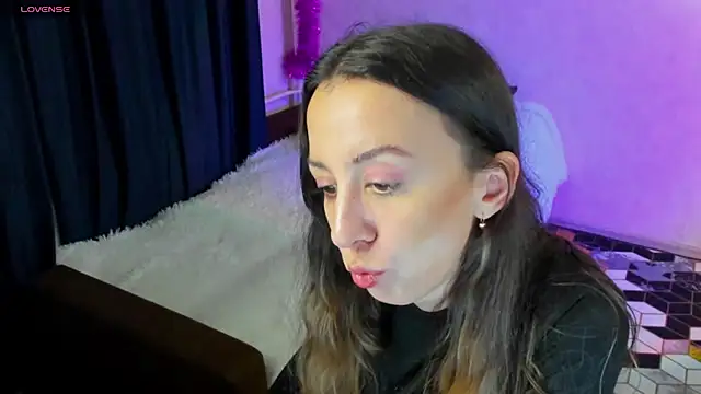 CurlySteph online show from 12.19.24