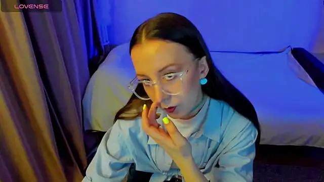 CurlySteph online show from 04.17.26