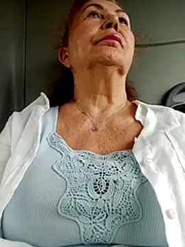 Snapshot of Hottie-Mom chatting on 06.29.26 Hottie-Mom online show from 06.29.26