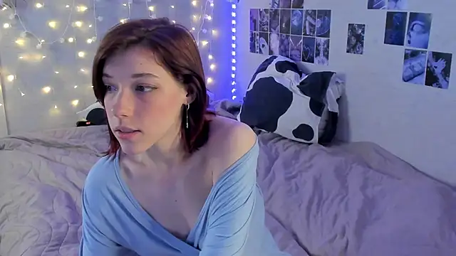 Snapshot of YunaPeace chatting on 12.15.24 YunaPeace online show from 12.15.24