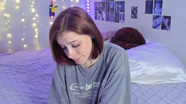 Snapshot of YunaPeace chatting on 02.06.25 YunaPeace online show from 02.06.25