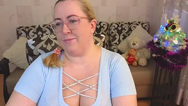 Snapshot of Ginesia chatting on 12.13.24 Ginesia online show from 12.13.24