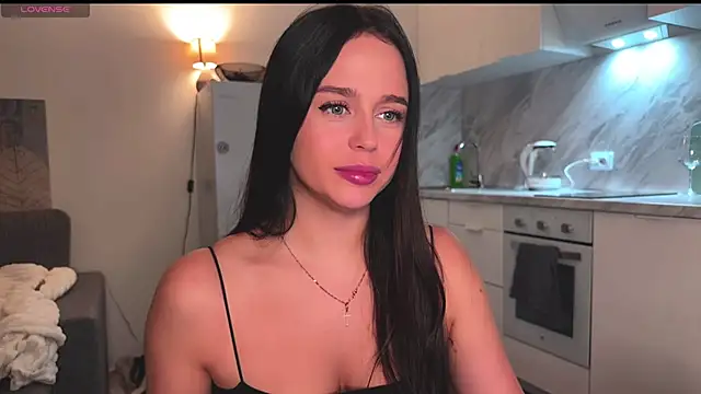 Megan Nilson online show from 01.05.25