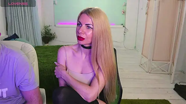 Snapshot of AlisaAleksandr chatting on 04.30.26 AlisaAleksandr online show from 04.30.26